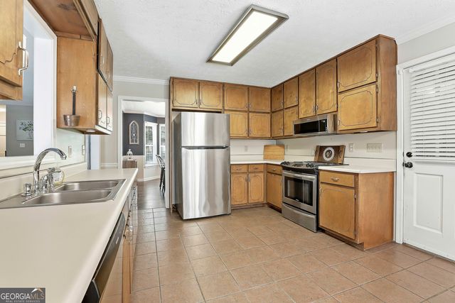 215 Firethorne Ln, Fayetteville, GA 30215