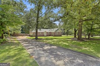 215 Firethorne Ln, Fayetteville, GA 30215