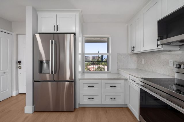 4800 GULF OF MEXICO DRIVE PH 3, Longboat Key, FL 34228
