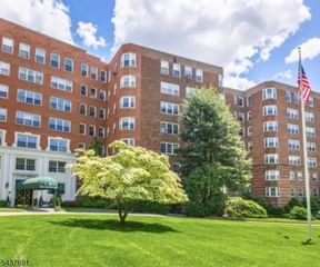 10 Crestmont Rd 4H, Montclair Twp., NJ 07042