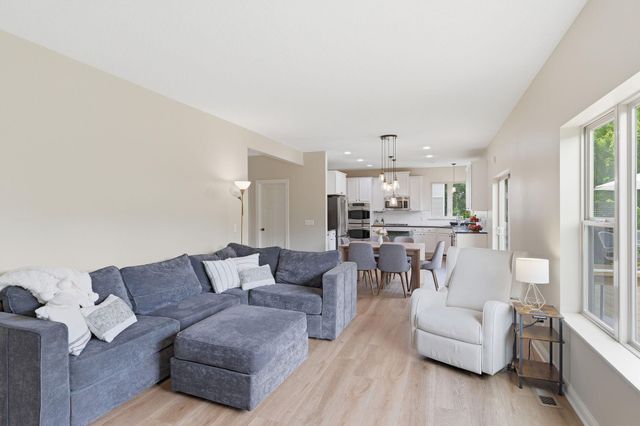 2580 Acorn Run, Victoria, MN 55386