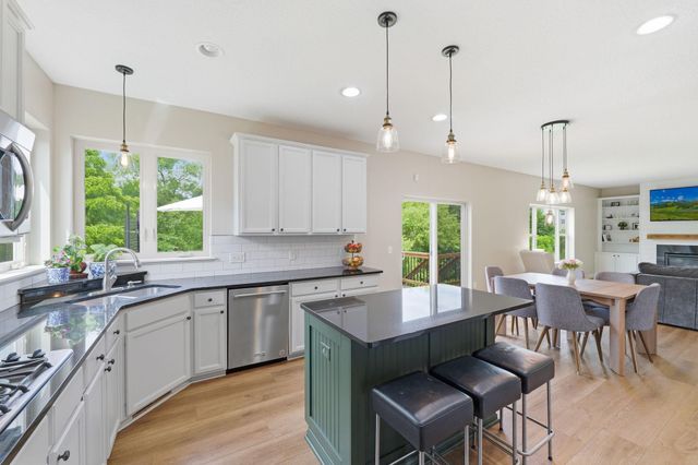 2580 Acorn Run, Victoria, MN 55386