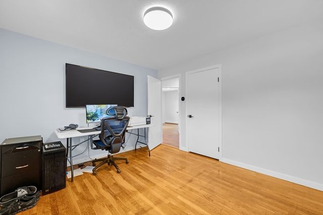 1 Amesbury St, Auburn, MA 01501