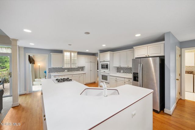 7649 Pebble Creek Drive, Maumee, OH 43537
