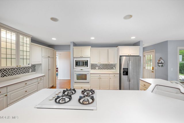 7649 Pebble Creek Drive, Maumee, OH 43537