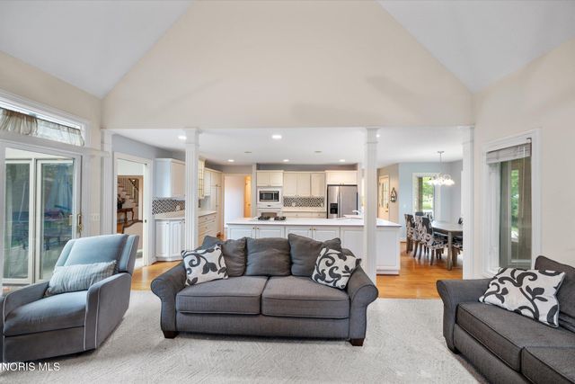 7649 Pebble Creek Drive, Maumee, OH 43537