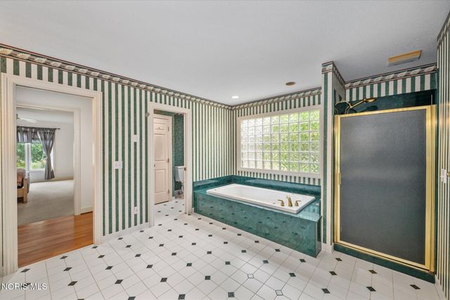 7649 Pebble Creek Drive, Maumee, OH 43537