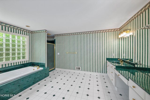 7649 Pebble Creek Drive, Maumee, OH 43537
