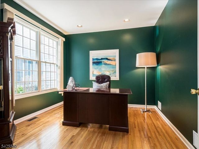 17 Pacio Ct, Roseland Boro, NJ 07068