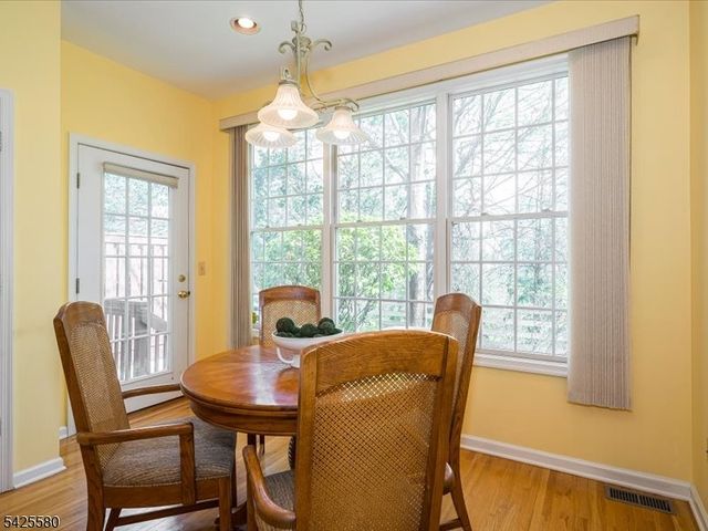 17 Pacio Ct, Roseland Boro, NJ 07068