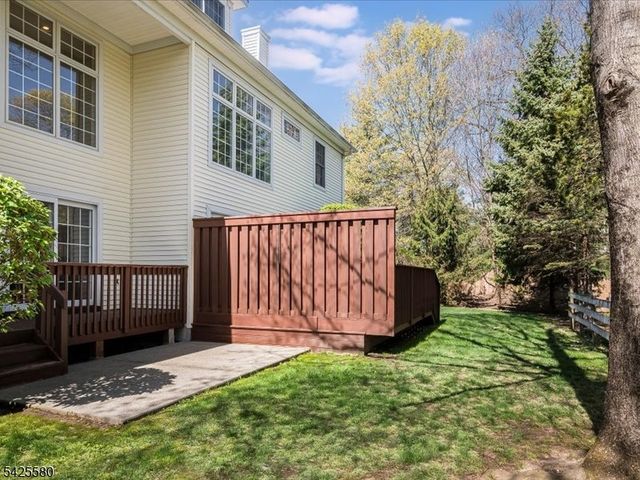 17 Pacio Ct, Roseland Boro, NJ 07068