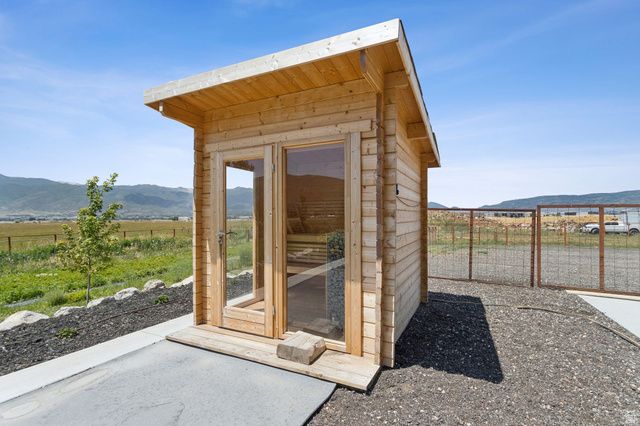 372 W 3000 S, Daniel, UT 84032