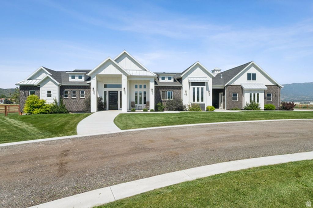 372 W 3000 S, Daniel, UT 84032