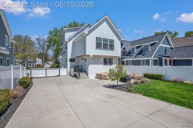 332 Highland Avenue, Rochester, MI 48307
