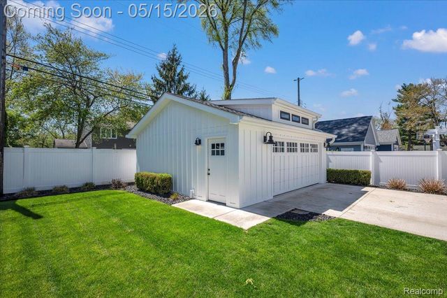 332 Highland Avenue, Rochester, MI 48307