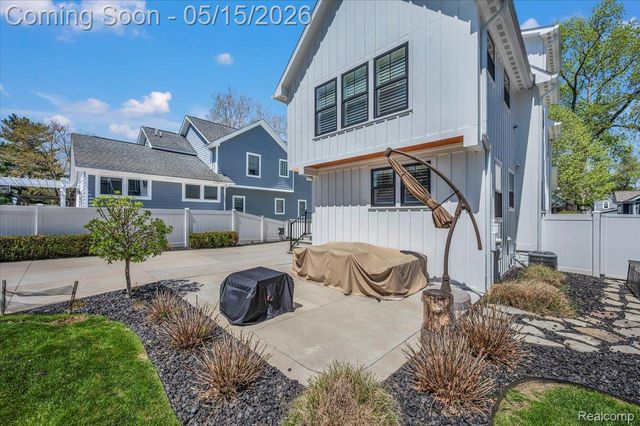 332 Highland Avenue, Rochester, MI 48307