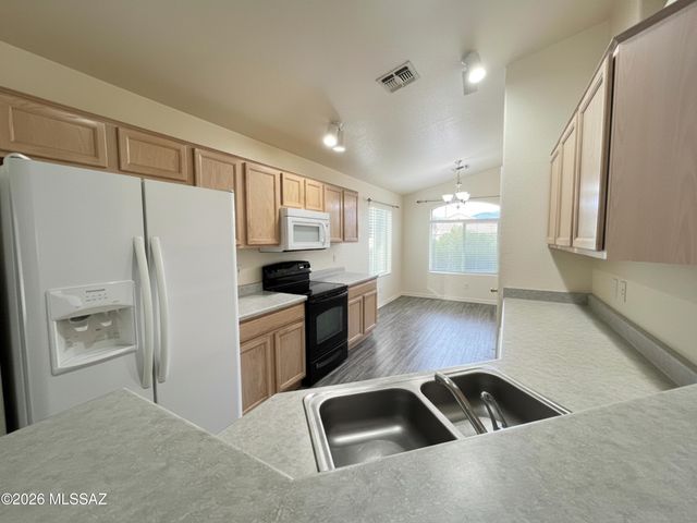 9562 E Gershon Lane, Tucson, AZ 85748
