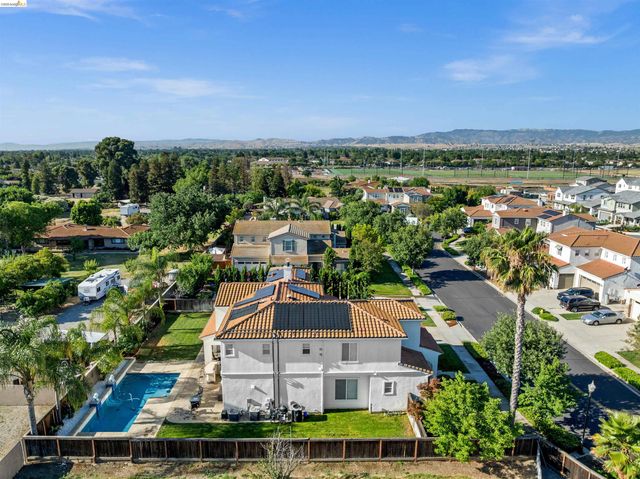 1596 Cherry Blossom Ct, Brentwood, CA 94513