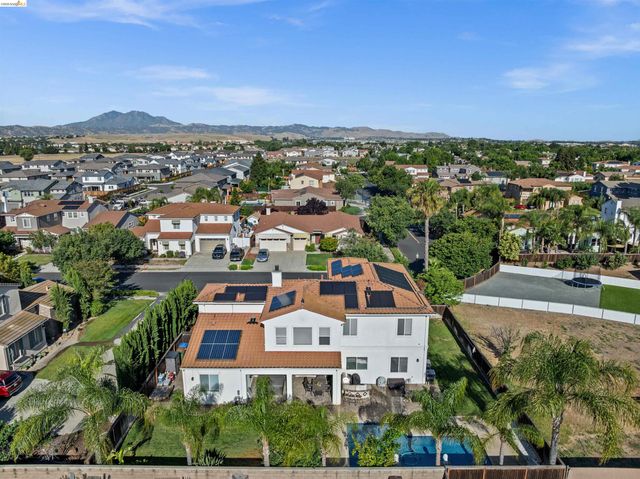 1596 Cherry Blossom Ct, Brentwood, CA 94513
