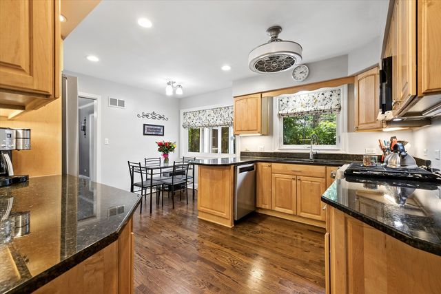 404 S See Gwun Avenue, Mount Prospect, IL 60056