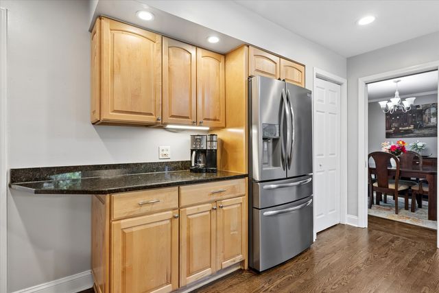 404 S See Gwun Avenue, Mount Prospect, IL 60056