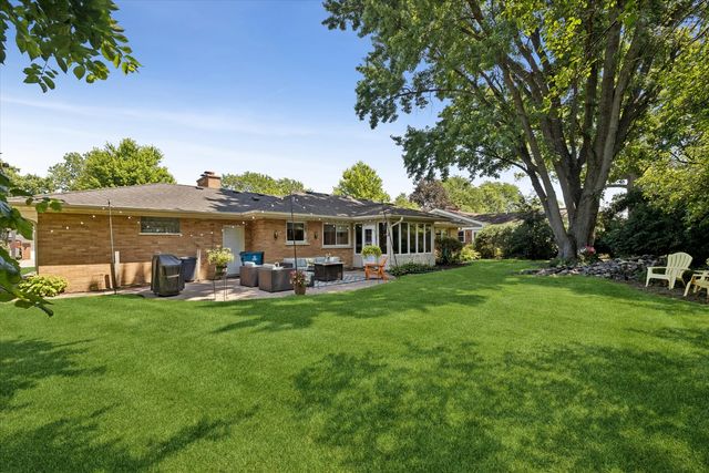 404 S See Gwun Avenue, Mount Prospect, IL 60056