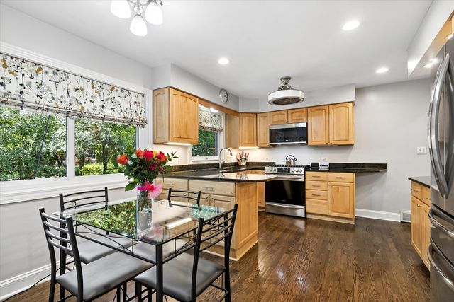 404 S See Gwun Avenue, Mount Prospect, IL 60056