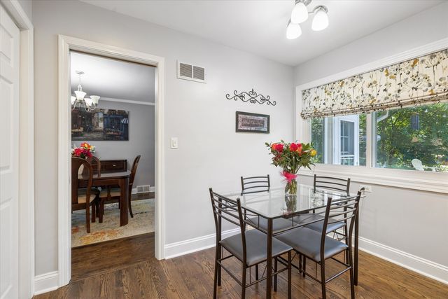 404 S See Gwun Avenue, Mount Prospect, IL 60056
