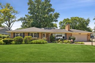 404 S See Gwun Avenue, Mount Prospect, IL 60056