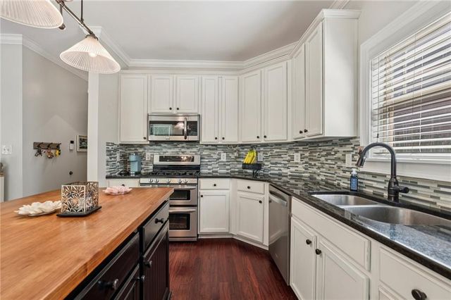 4819 Clarkstone Drive, Flowery Branch, GA 30542