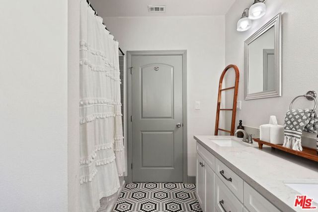 3878 S Harvard Boulevard, Los Angeles, CA 90062