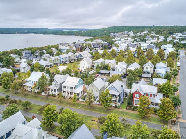 25 Boulevard, Carlton Landing, OK 74432