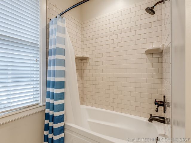 25 Boulevard, Carlton Landing, OK 74432