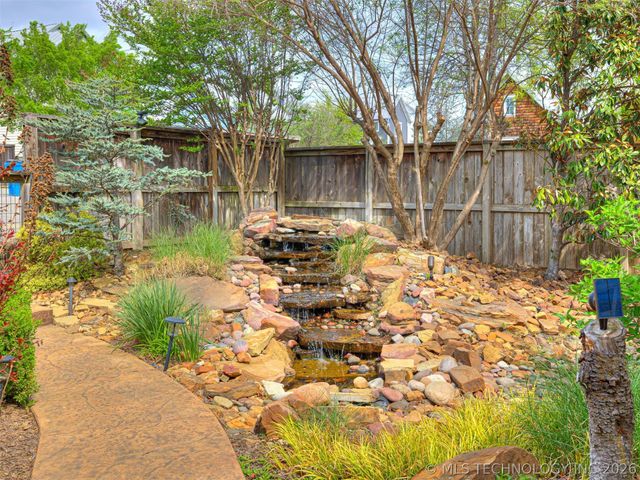 25 Boulevard, Carlton Landing, OK 74432