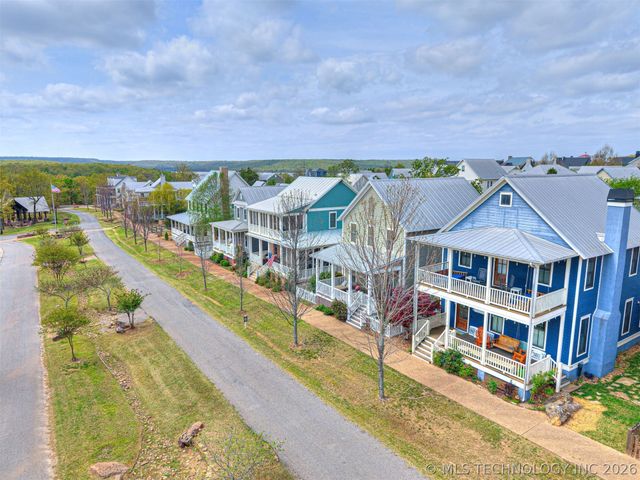 25 Boulevard, Carlton Landing, OK 74432