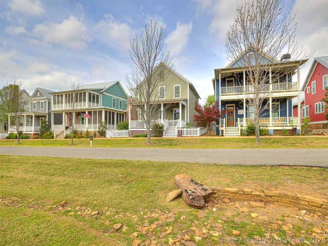 25 Boulevard, Carlton Landing, OK 74432