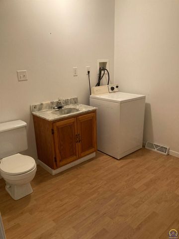 1269 SW Lane ST, Topeka, KS 66604