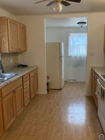 1269 SW Lane ST, Topeka, KS 66604