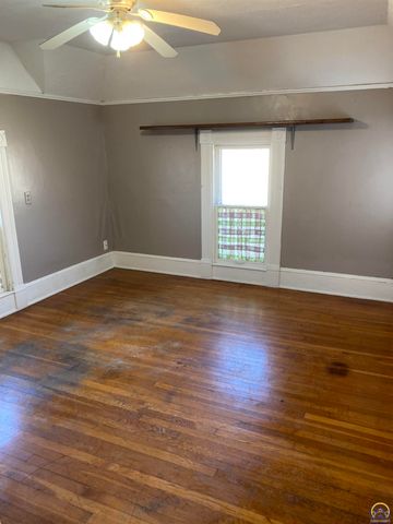 1269 SW Lane ST, Topeka, KS 66604