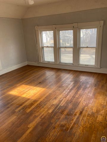 1269 SW Lane ST, Topeka, KS 66604