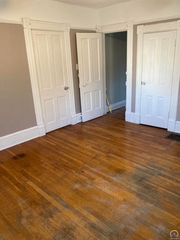 1269 SW Lane ST, Topeka, KS 66604