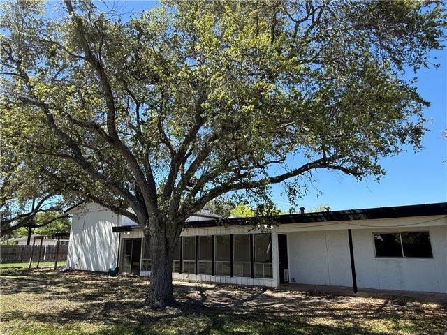 241 Chenoweth Dr, Corpus Christi, TX 78404