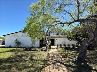 241 Chenoweth Dr, Corpus Christi, TX 78404