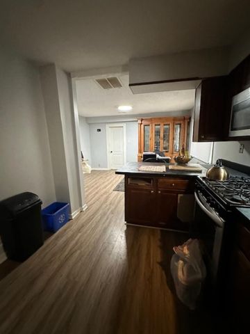 6238 W Eastwood Avenue, Chicago, IL 60630