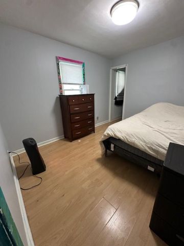 6238 W Eastwood Avenue, Chicago, IL 60630