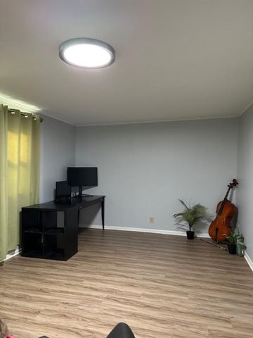 6238 W Eastwood Avenue, Chicago, IL 60630