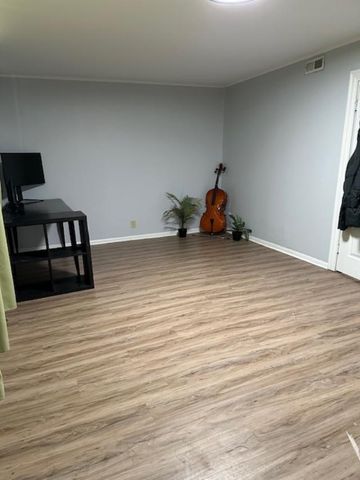 6238 W Eastwood Avenue, Chicago, IL 60630