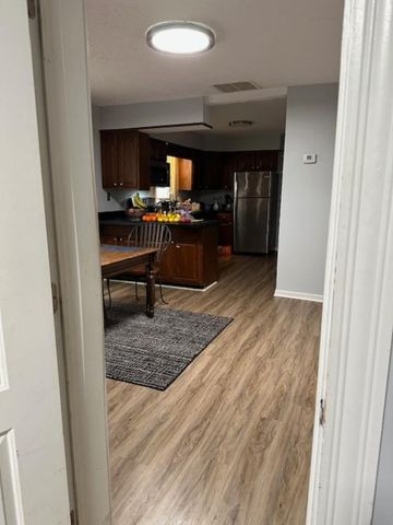 6238 W Eastwood Avenue, Chicago, IL 60630