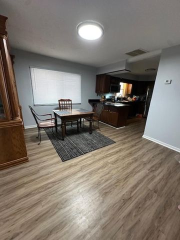 6238 W Eastwood Avenue, Chicago, IL 60630