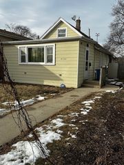 6238 W Eastwood Avenue, Chicago, IL 60630